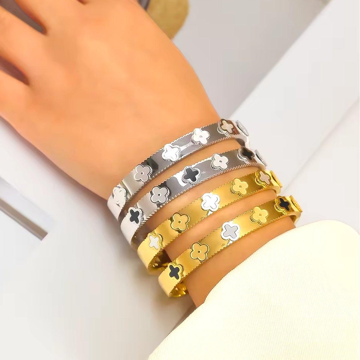 Chloe | Clover Accent Bangle – Divina