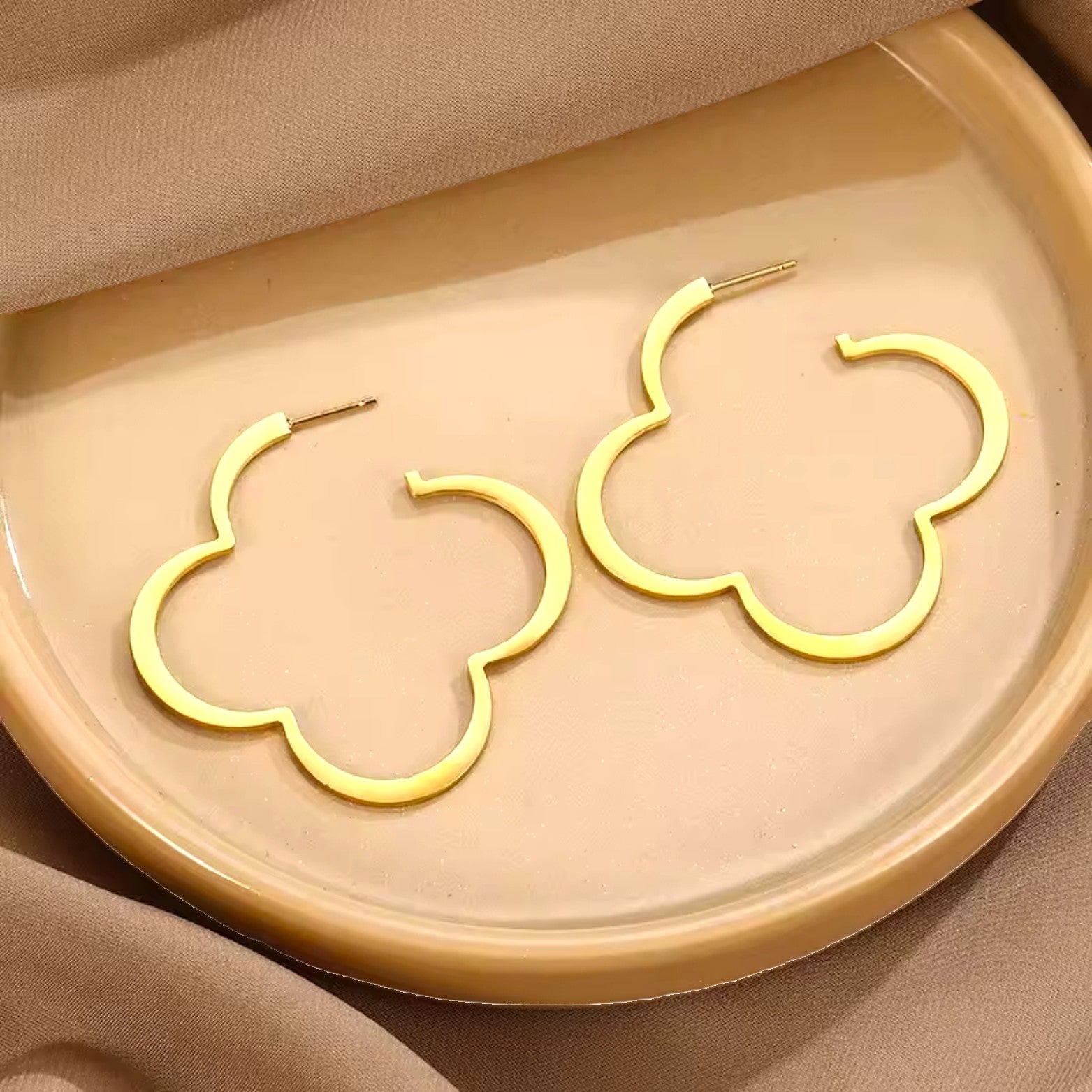 Lyra | Hollow Clover Hoop Earrings