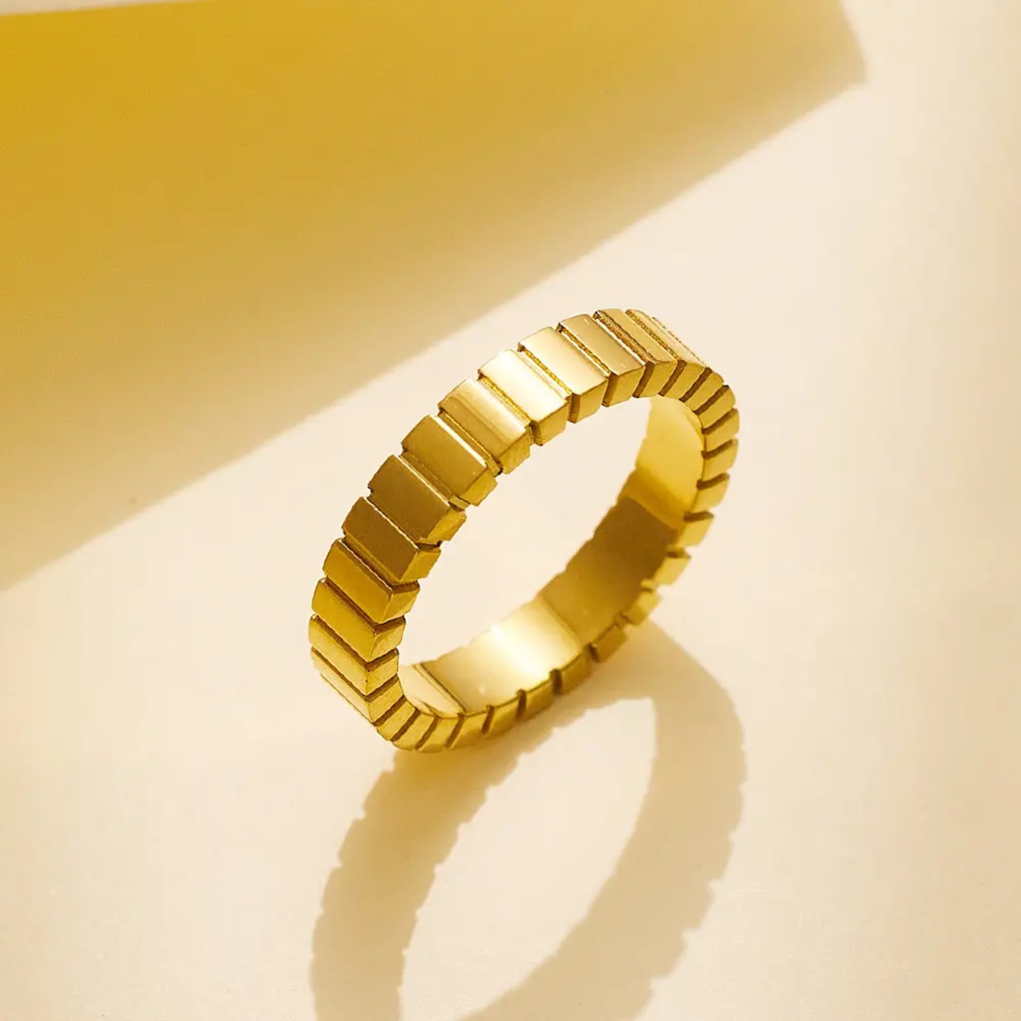 Lucia Ring