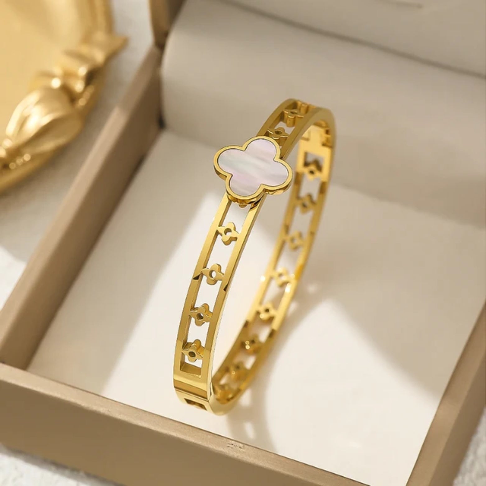 Iris | Clover Bangle