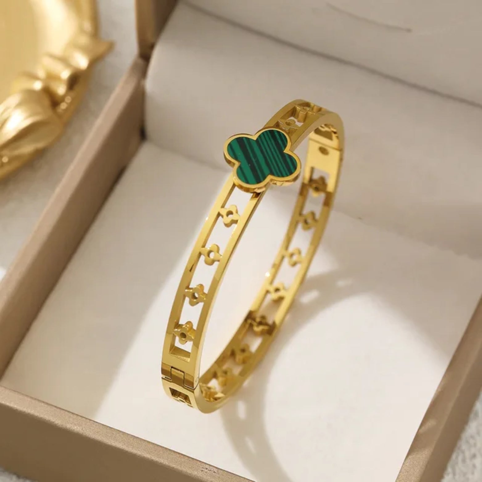 Iris | Clover Bangle