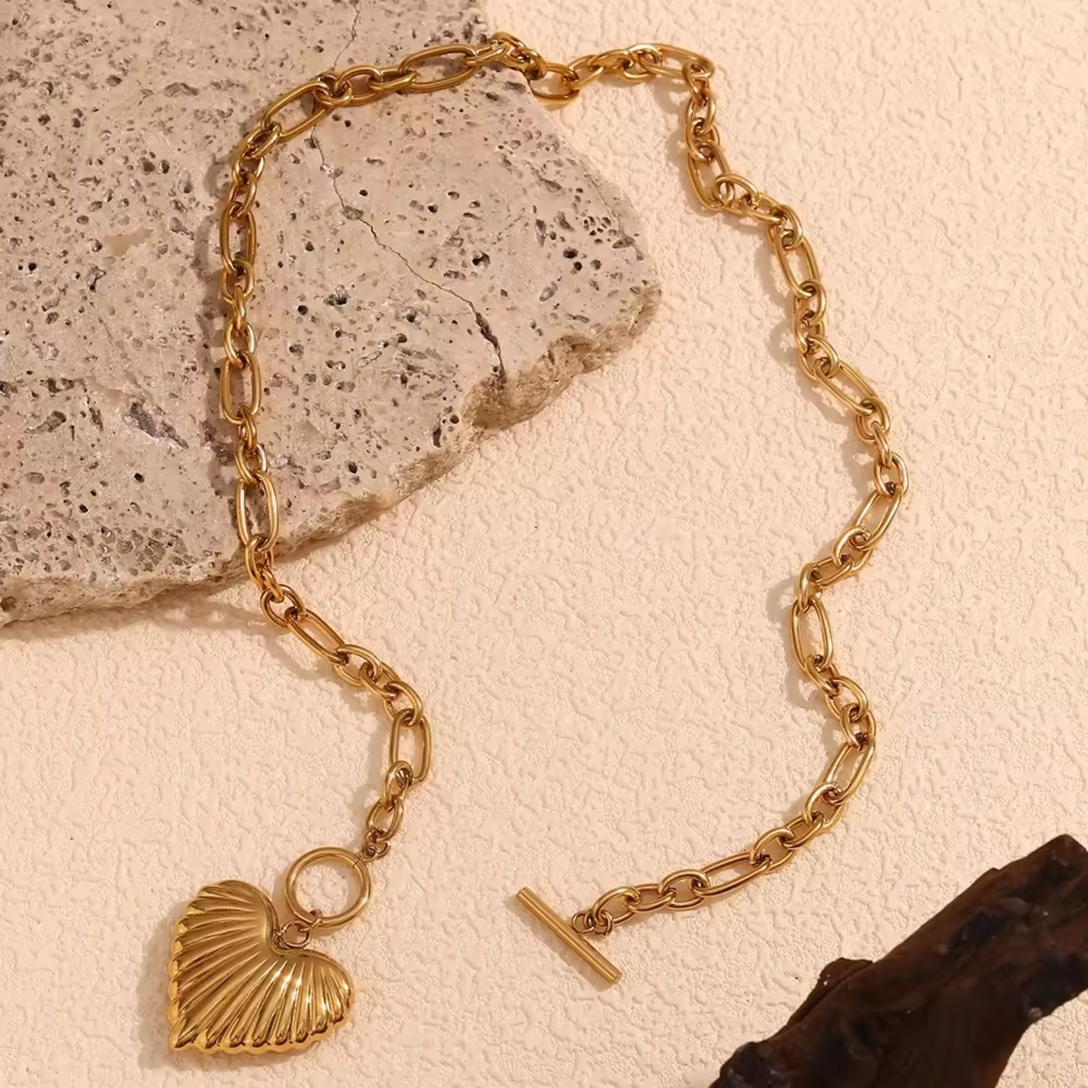 Rhea | Heart Necklace