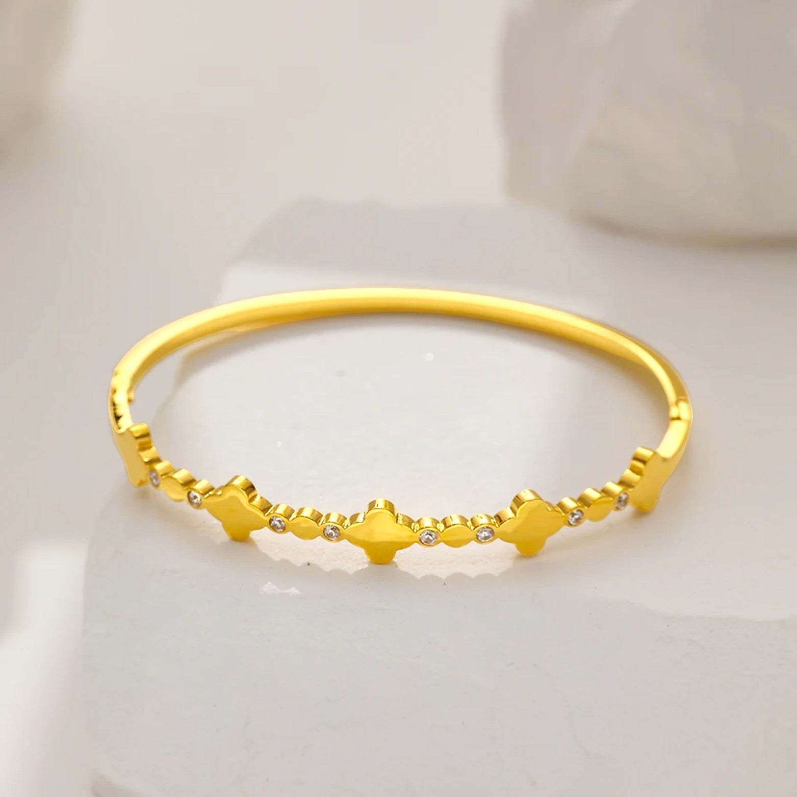 Eleni | Clover Zircon Bangle