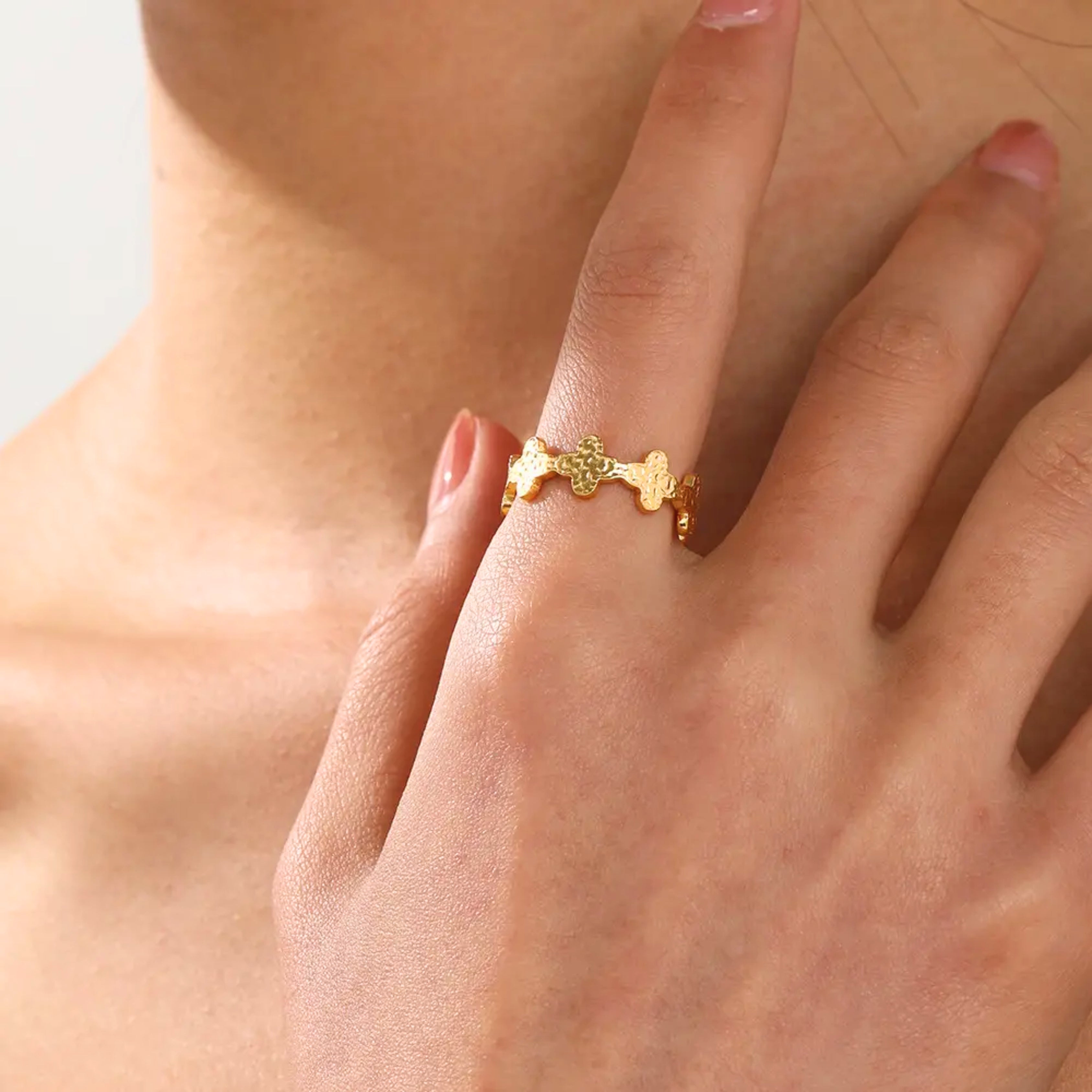 Iris Adjustable Clover Ring