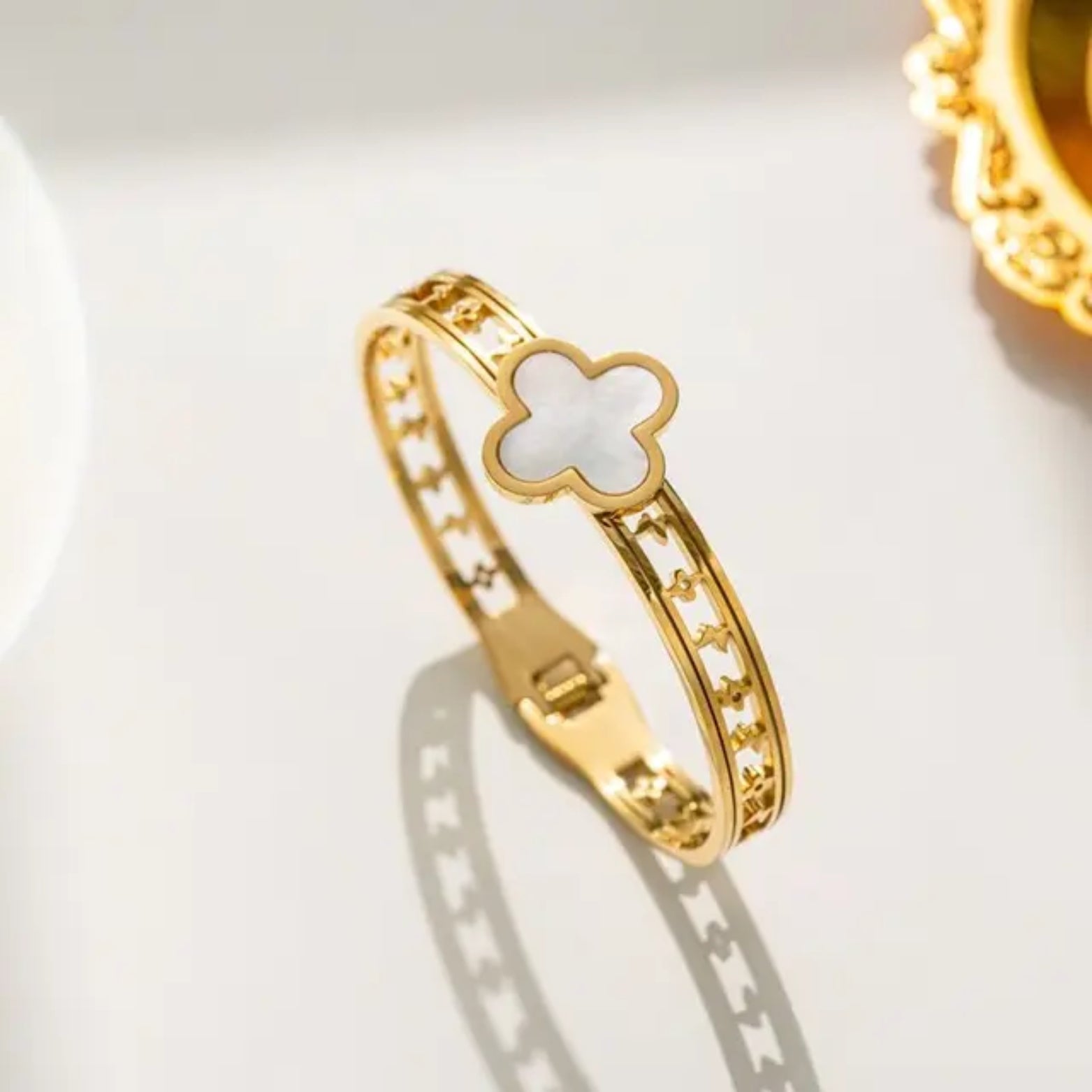 Iris | Clover Grande Bangle